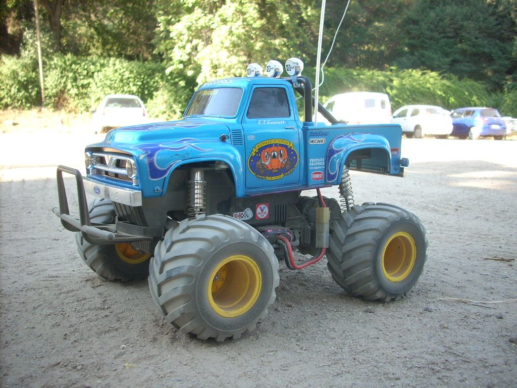 midnight pumpkin monster truck